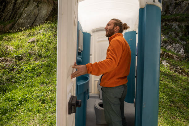 Porta potty delivery and setup in Crest, CA